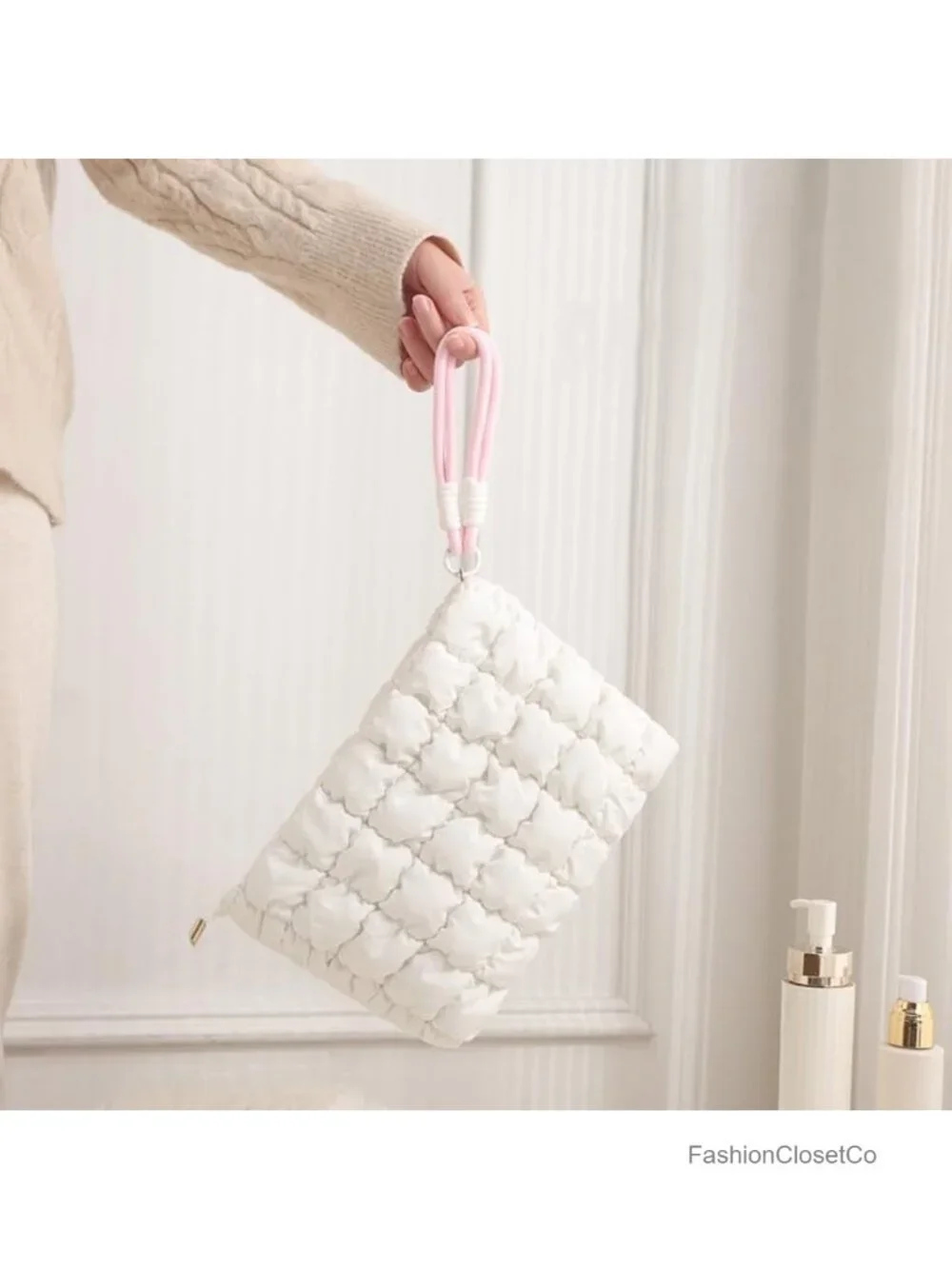 Puffer Quilted Makeup Bag with Detachable Wrist Strap, Small Cosmetic Pouch for